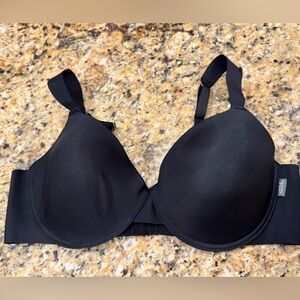 Vince Camuto Bra 40D Bra Molded Cup Underwire Wide Back Band Black Smooth Tshirt